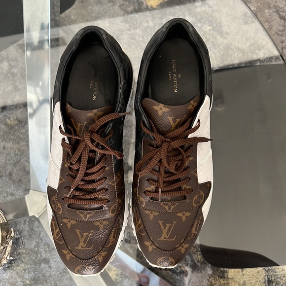 Louis Vuitton runners barely wore them.. 10 1/2 but runs big LV - Picture 5 of 6